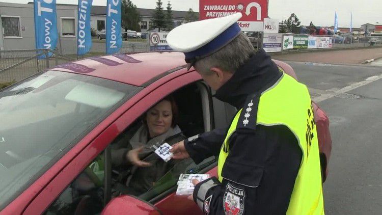 20160309-20160308-c-140-policja_kontrolowala_kobiety.mp4
