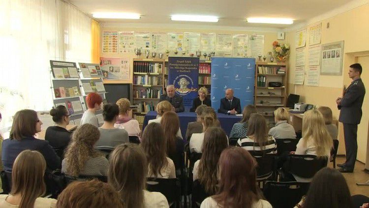 20160401-uczniowie_beda_sie_uczyc_w_wiezieniu.mp4