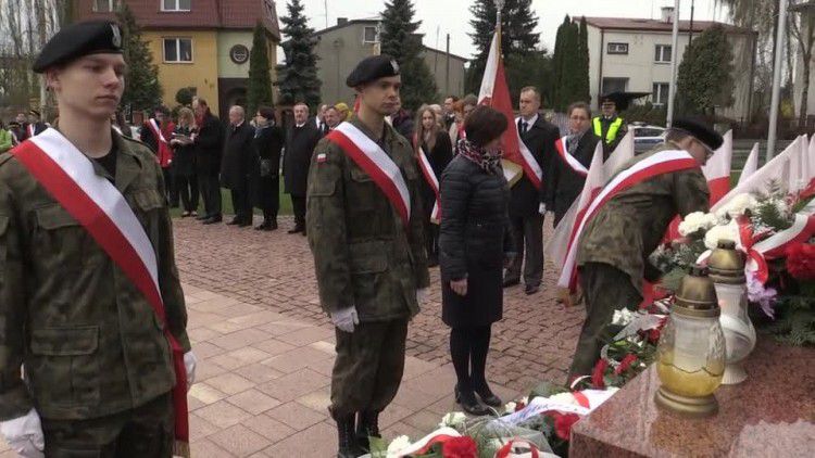 20160411-20160410-c-513-siedlczanie_oddali_hold_ofiarom_katastrofy_smolenskiej.mp4