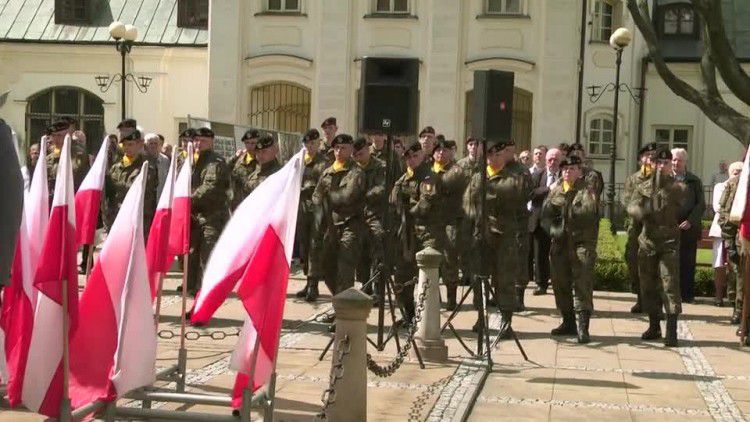 20160504-20160503-c-517-uroczystosci_trzecio_majowe.mp4