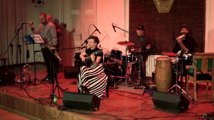 20160511-20160426-c-127-wieczor_autorski_elzbiety_sieradzinskiej.mp4