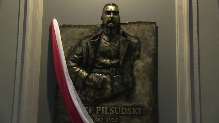 2017_12_04_tablica_pilsudskiego.mp4