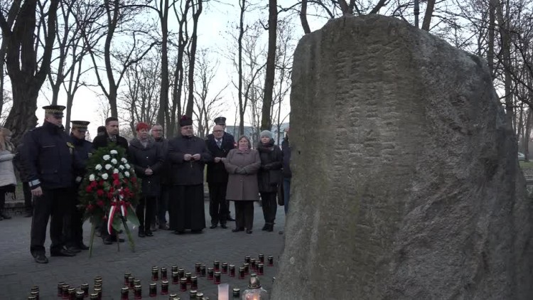 20171215-20171214-c-230-z_bialej_podlaskiej_pochodzi_jedna_z_ofiar_stanu_wojennego.mp4