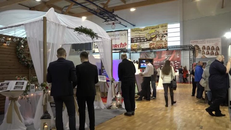 20180117-20180114-c-119-dziesiatki_wystawcow_na_bialskich_targach_slubnych.mp4