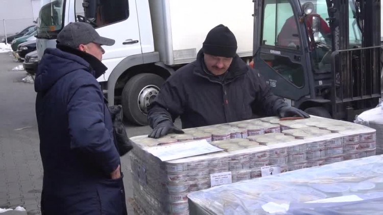 20180328-20180326-c-210-potrzebujacy_otrzymali_produkty_na_swiateczny_stol.mp4