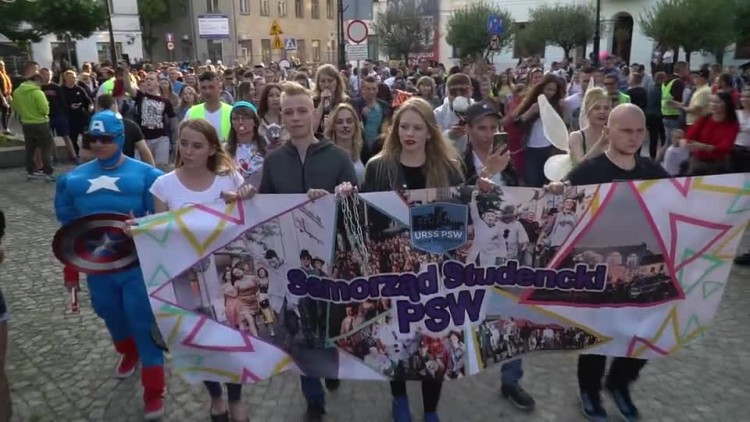 20180525-20180523-c-106-studenci_zawladneli_miastem.mp4