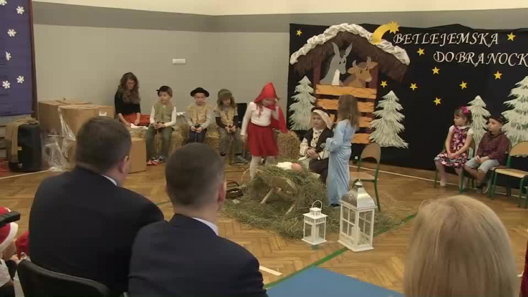 20181219-20181218-c-353-swiety_mikolaj_odwiedzil_przedszkolaki_z_kotunia_2en80w5kpwisok_.mp4