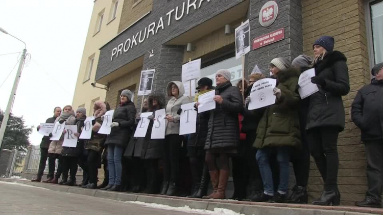 20181221-20181220-c-233-akcja_protestacyjna_pracownikow_administracji_prokuratury_2en80w5kpwisok_.mp4