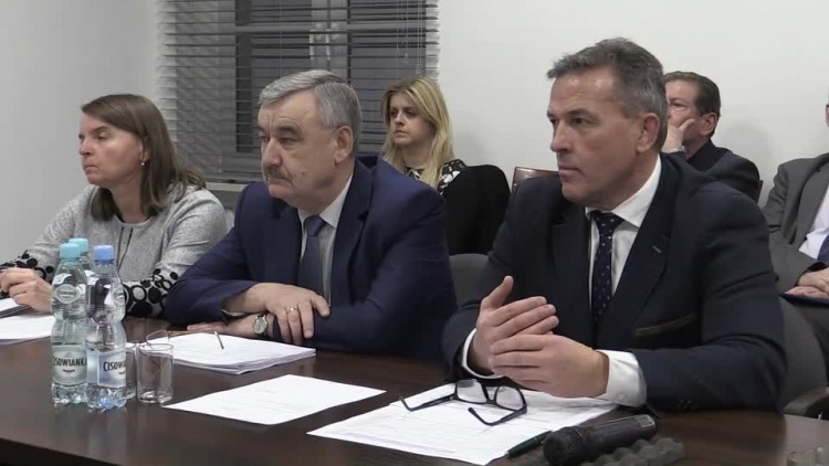 20190111-20190109-c-118-zamiast_debaty_ciecia_w_sporcie_i_kulturze_2en80w5kpwisok_.mp4