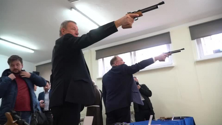 20190401-20190331-c-121-uczniowie_beda_sie_uczyc_strzelac-1.mp4