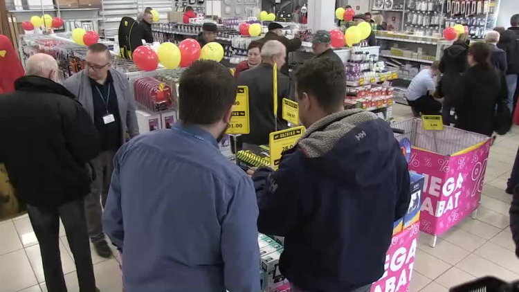 20190401-20190330-c-125-otwarcie_salonu_asaj-1.mp4