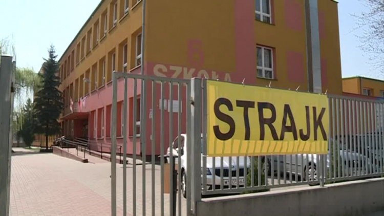 20190410-20190408-c-328-strajk_nauczycieli_w_siedlcach-1.mp4
