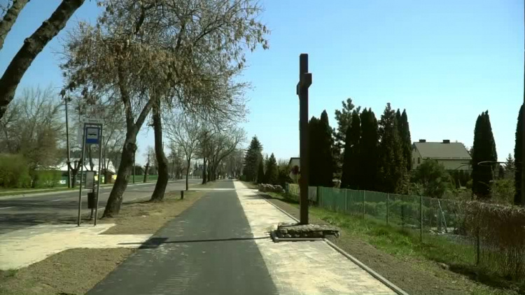 20190426-20190425-c-105-krzyz_na_srodku_chodnikasd.mp4