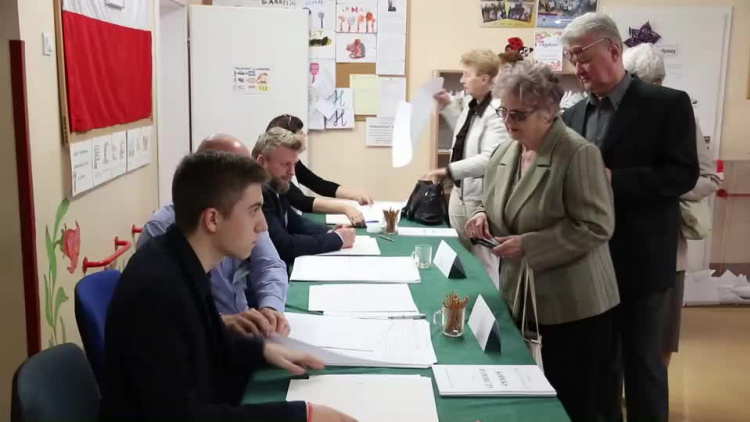 20190527-20190526-c-221-polska_mazowsze_i_lubelskie_zaglosowalo-1.mp4