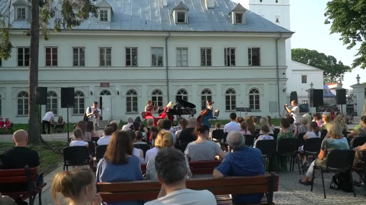 20190614-20190613-c-208-charytatywne_granie_w_szkole_muzychnej-1.mp4