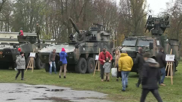 2019111120191110-c-220-piknik_w_18_dewizji_zmechanizowanej-1.mp4