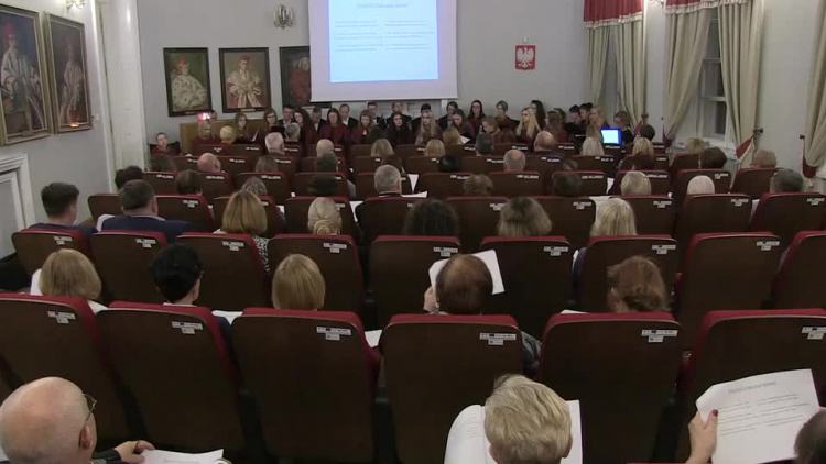 20191115-20191113-c-134-wieczor_piesni_patriotycznych_na_uph-1.mp4