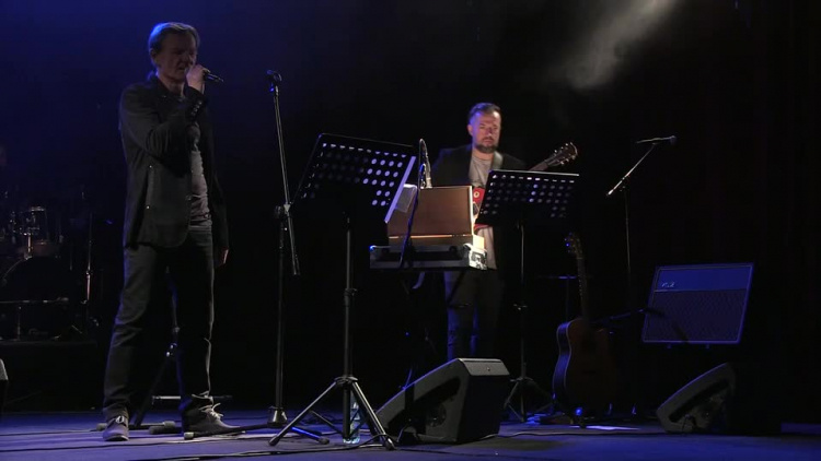 20191120-20191119-c-206-koncert_macieja_turkowskiego_i_apple_pie-1.mp4