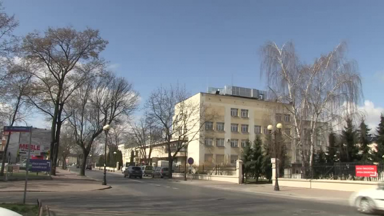 20200403-20200402-c-044-raport_ze_szpitala_miejskiego-1.mp4