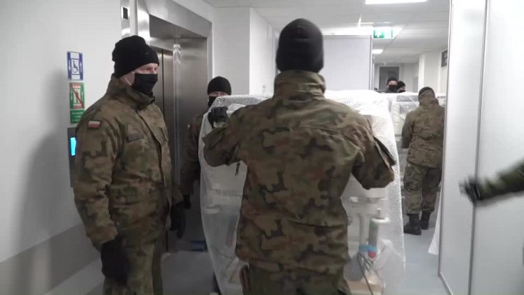 20201204-20201203-c-118-doposazali-tymczasowy-szpital-covidowy-w-siedlcach-1.mp4
