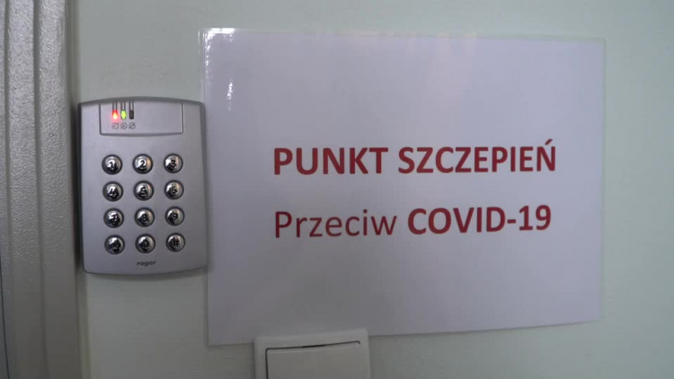 20210212-20210212-c-211-ruszyly-szczepienia-nauczycieli-1.mp4