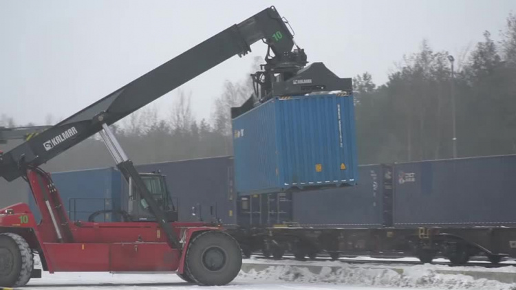 20210212-20210208-c-239-sprzet-medyczny-z-chin-1.mp4