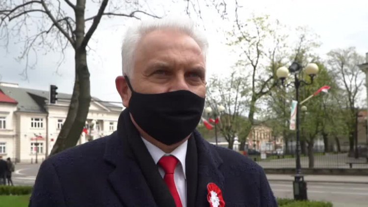 20210505-20210503-c-332-dewastacja-pomnika-prezydenta-lecha-kaczynskiego-1.mp4