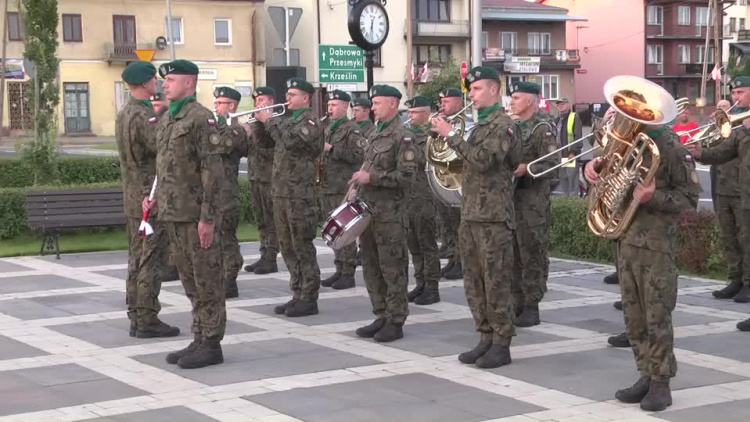 20210816-20210815-c-842-101-rocznica-bitwy-warszawskiej-i-swieta-wojska-polskiego-w-mordach-1.mp4