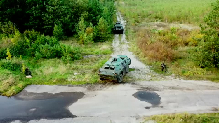 20211006-20211004-c-306-wojskowe-cwiczenia-na-lotnisku-w-bialej-podlaskiej-1.mp4