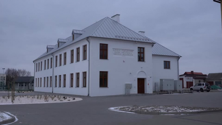 20220117-0512-remont-szkoly-w-piszczacu-1.mp4