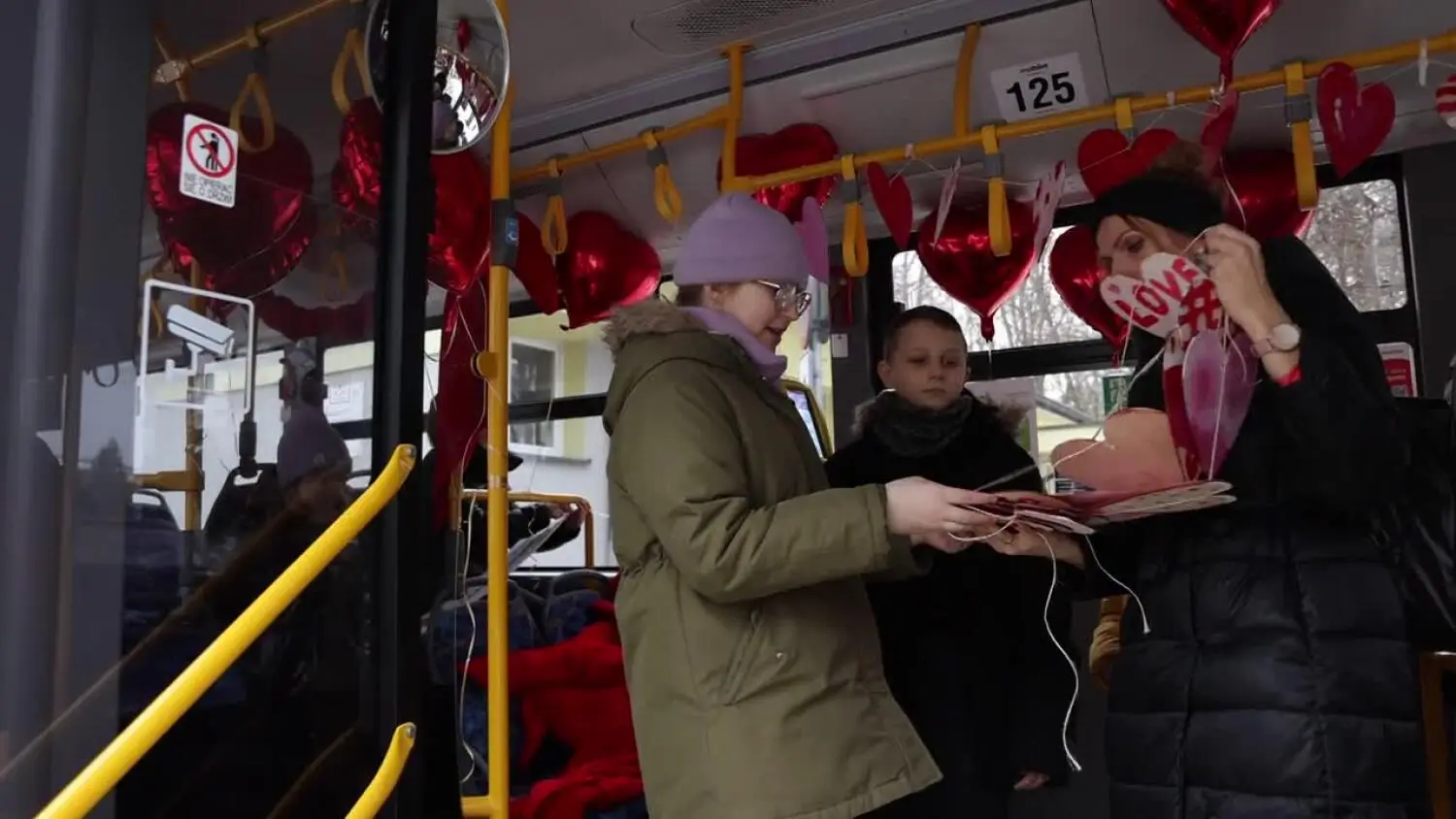 20260213-20260213-c-145-walentynkowy-autobus.mp4