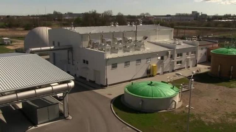 20150722-oczyszczalnia_sciekow_walczy.mp4