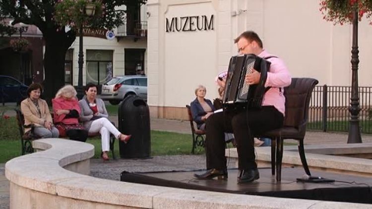 20120820-koncertakordeonistypawazagaczuka.mp4